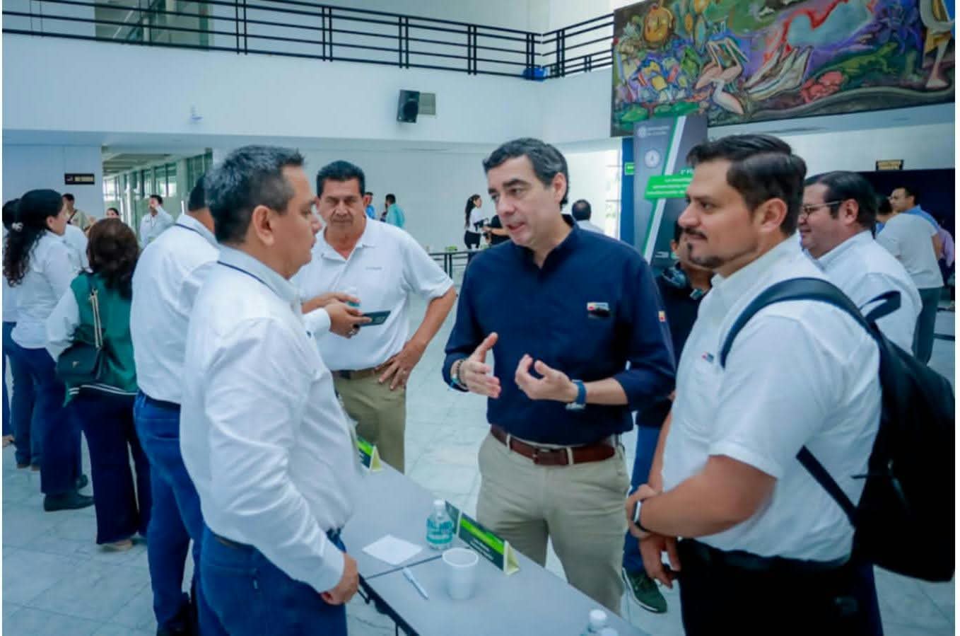 Presentan 18 investigaciones universitarias ante empresarios y autoridades en Manzanillo