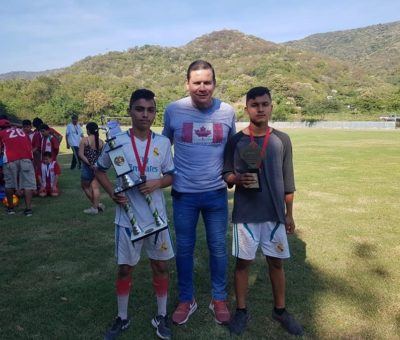 Premian liga de fútbol en  Armería