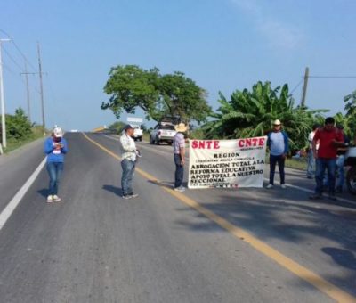 Anuncian bloqueos carreteros en los límites de Colima-Michoacán