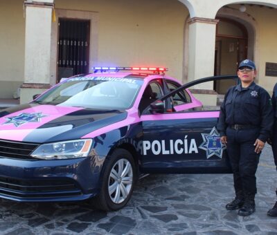 Lupe Benavides entrega patrulla rosa