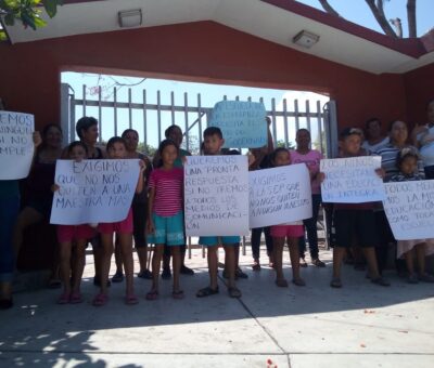 Piden al Gobernador no quitar ni un Maestro más de la Escuela Morelos de La Esperanza, Coquimatlán