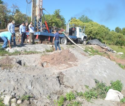 Rafael Mendoza supervisa avances en la construcción de pozos profundos