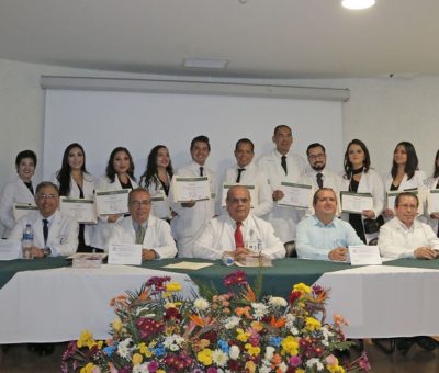 Concluyen estudiantes de Manzanillo residencia en Medicina Familiar