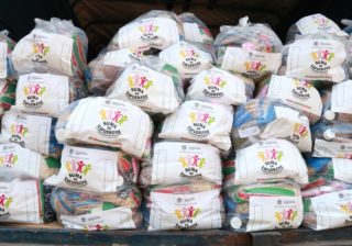 Universitarios donan mil despensas para apoyar en contingencia sanitaria