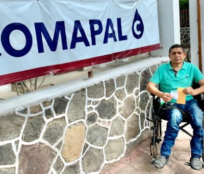 Apoya Salvador Bueno a Asociación de Discapacitados con el pago de agua