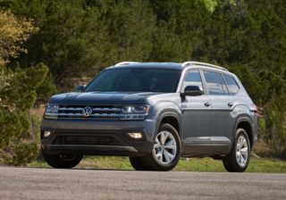 Delegada Federal omite la «Austeridad Republicana», va al trabajo en camioneta de lujo