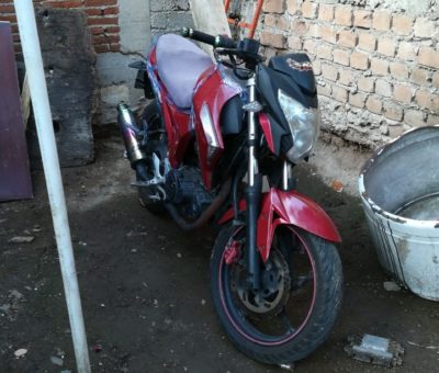 En Manzanillo, aseguran moto robada y placas de vehículos con reporte de robo