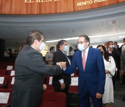 Asiste rector Eduardo Hernández a V informe de gobierno de Ignacio Peralta