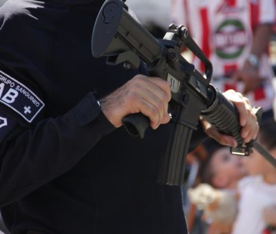 Policías estatales detienen a cinco sujetos con droga