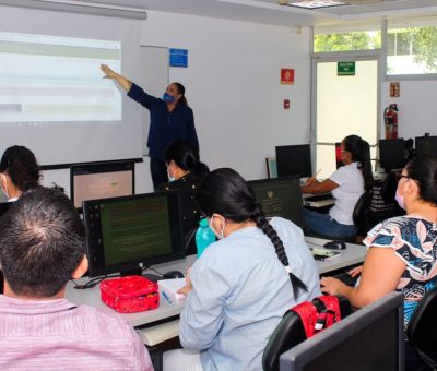 Capacitan a docentes para manejo de plataforma de Servicio Social, en Tecomán