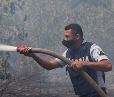 La SEMAR brinda apoyo para la sofocación de incendio en La Joya, Manzanillo