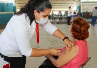 Vacunación contra Covid-19 en Cuauhtémoc y Tecomán