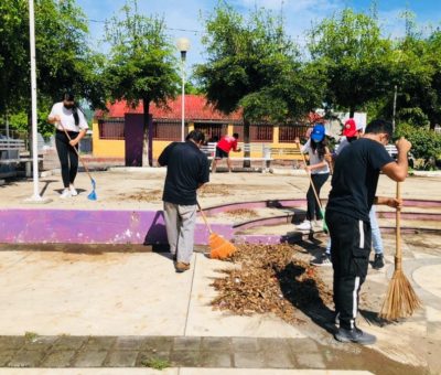 Realizan «jovenes en prevención» limpieza de parque en Callejones
