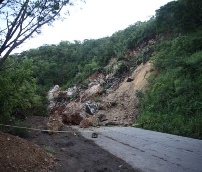 Nuevo deslave en el kilómetro 34 de la carretera Villa de Álvarez-Minatitlán