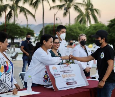 Premia Griselda Martínez a ganadores de la Primera Caravana Acuática 2021