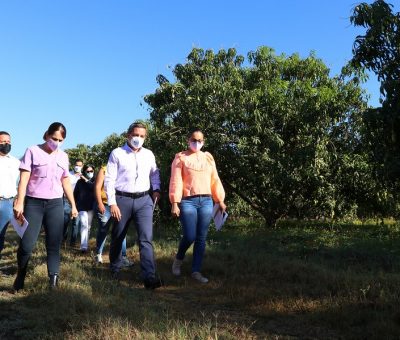 Visita rector taller laboratorio del Rancho Universitario El Crucero