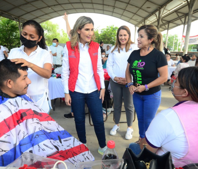 Margarita Moreno lleva Ayuntamiento Móvil a colonias de Colima 