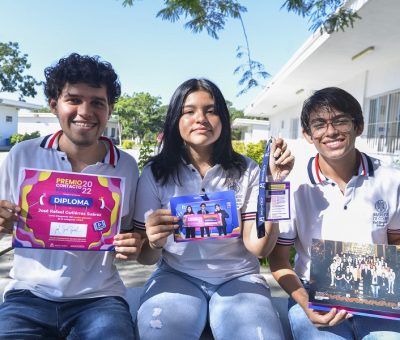Compiten contra jóvenes de 29 estados y ganan concurso Banxico, alumnos del Bachillerato 33