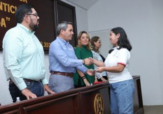 Beneficia beca Cara Amiga a 167 estudiantes de bachillerato y licenciatura