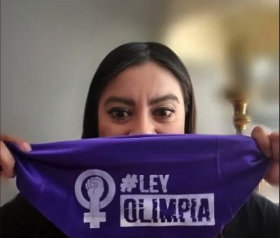 La activista Olimpia Coral dicta conferencia a jóvenes de la UdeC