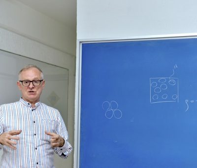 Reseña revista internacional trabajo científico de investigador universitario