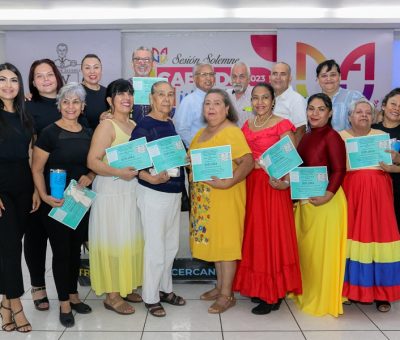 Fomentan estudiantes hábitos para una vejez saludable