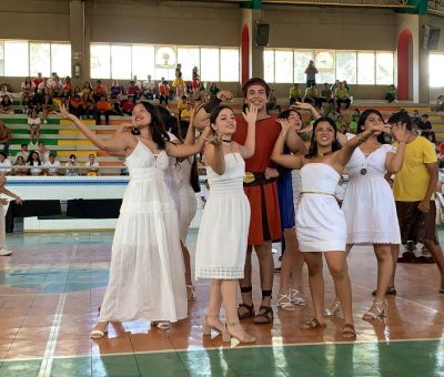 Festejan a mamás con regalos y coreografías, en Manzanillo