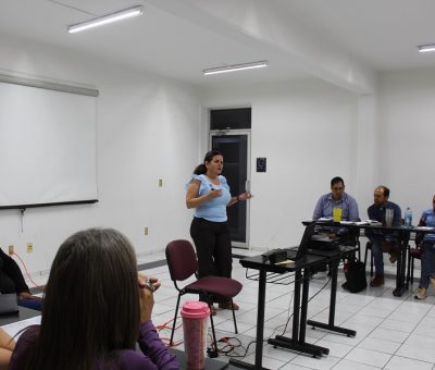 Capacitan a personal universitario en lenguaje incluyente y no sexista