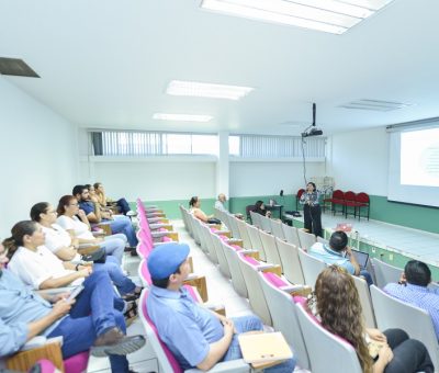 Imparten charla sobre aprendizaje en línea mediante colaboración internacional