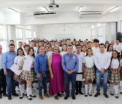 Egresa generación 2020-23 de bachilleres, en Armería
