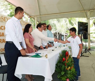Egresan 119 jóvenes del Bachillerato 18 de Coquimatlán