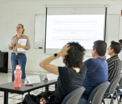 Manejo de cuerpo y voz puede mejorar la enseñanza: Expertas