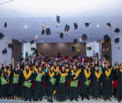 Primera titulación grupal en  un bachillerato de la UdeC