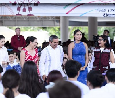 Realizan dos entregas más de equipos de cómputo a estudiantes de la UdeC