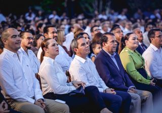 Asiste rector de la UdeC al segundo informe y mensaje de la gobernadora Indira Vizcaíno
