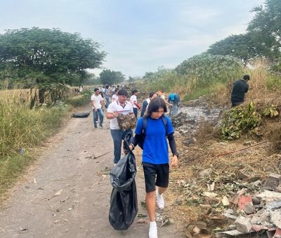 Benefician alumnos del Bachillerato 18 colonia Jardines del Llano, en Coquimatlán