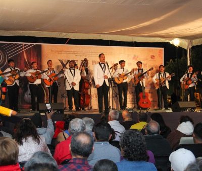 Participan grupos musicales universitarios en festival nacional de rondallas, en Querétaro