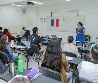 Orientadores educativos se capacitan en primeros auxilios psicológicos