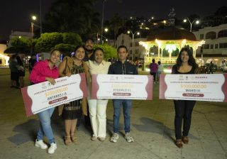 Premia la alcaldesa Griselda Martínez a ganadores del concurso de la “Caravana Acuática Manzanillo 2023”