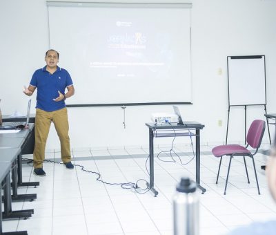 Capacitan a docentes de la UdeC en aprendizaje autónomo, en inglés