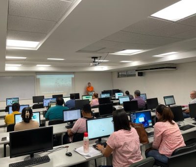 Docentes del Bachillerato 10 se actualizan en herramientas didácticas