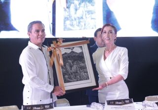 Invitan al rector de la UdeC a tercer informe de labores de Tey Gutiérrez