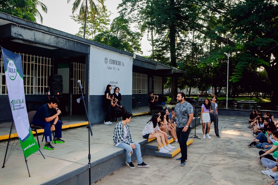 Festejan 47 aniversario del Bachillerato 4 con actividades culturales y deportivas