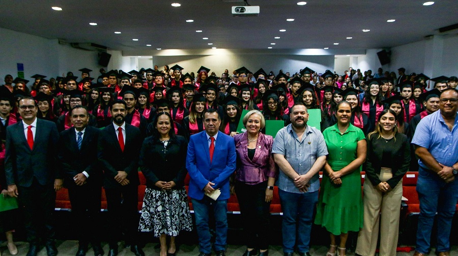 Celebran cifra histórica de titulaciones en el Bachillerato 16 de la Universidad de Colima