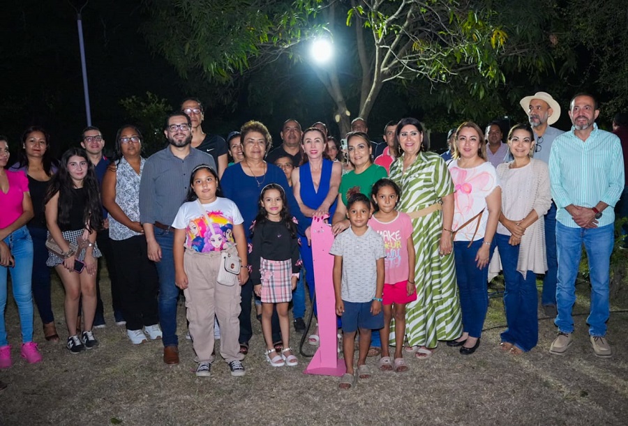Entrega Tey rehabilitado el alumbrado del jardín en la colonia Alfonso Rolón
