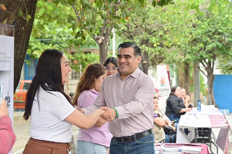 Entrega Riult Rivera apoyos durante las Jornadas por la Paz en El Mezcalito