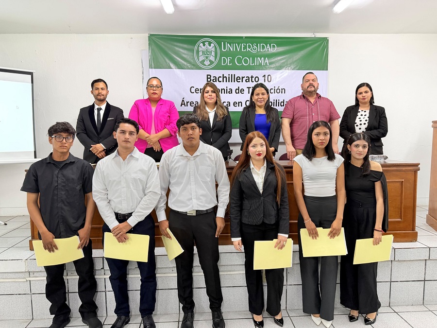 Se titulan 6 Técnicos en Contabilidad del Bachillerato 10, en Manzanillo