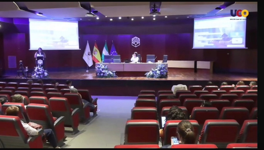 Estudiante de la UdeC presenta proyecto de senderismo ambiental en foro internacional de Córdoba, España