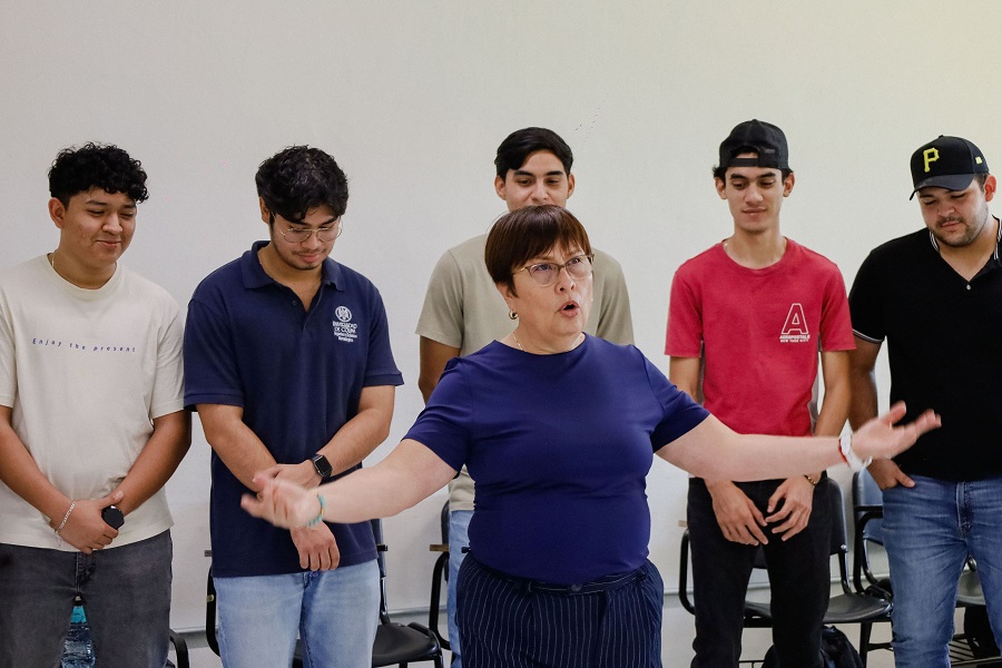 Cantan y aprenden a componer con la  IA, estudiantes de Ciencias Químicas