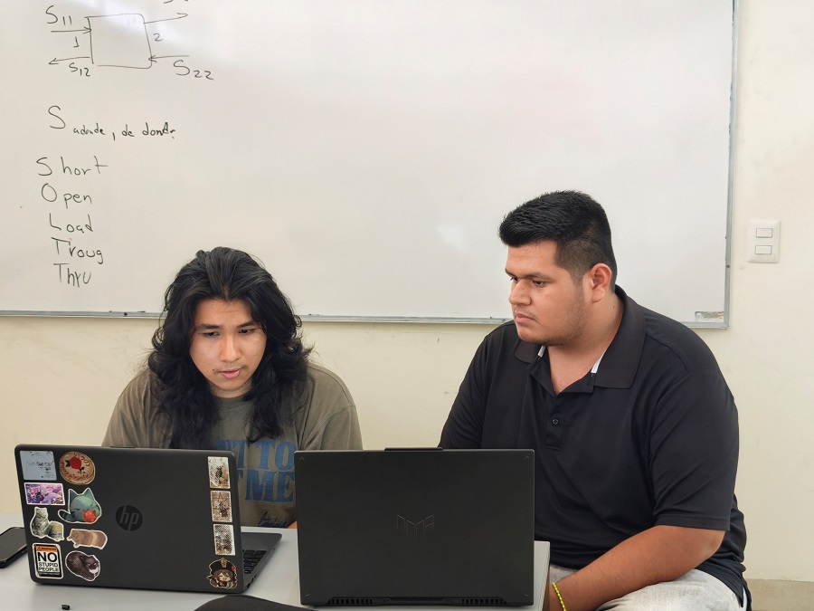Estudiantes de la FIME presentan proyectos de computación inteligente en congreso internacional